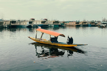 Kashmir Bliss Retreat – Srinagar, Gulmarg & Pahalgam