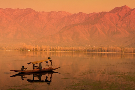 Kashmir Scenic Escape – Srinagar, Gulmarg & Pahalgam